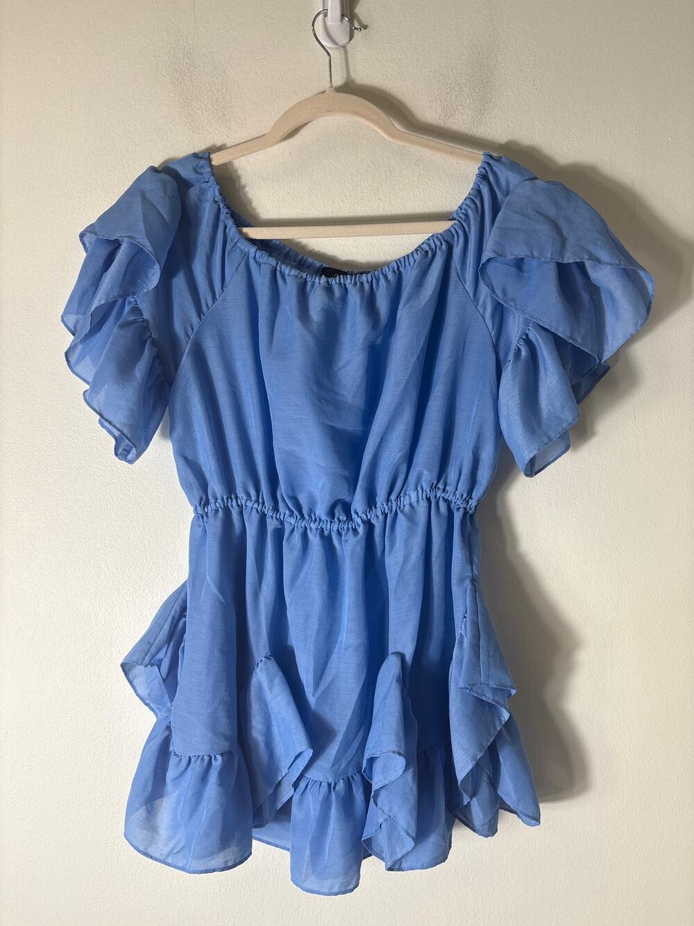 GOEN.J Medium Blue Flutter Sleeve Cinched Waist Ruffle Top Sz S
